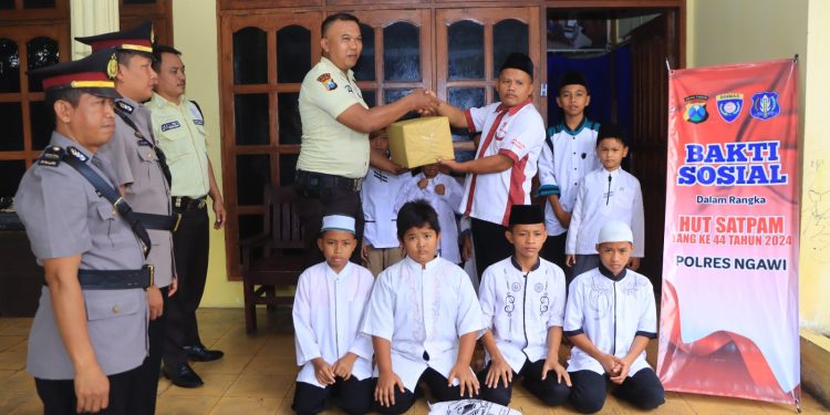 Peduli Sesama, Satbinmas Polres Ngawi Gelar Bakti Sosial Peringati HUT Satpam ke-44