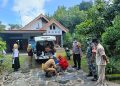 Polsek Jogorogo Lakukan Pendampingan Fogging di Desa