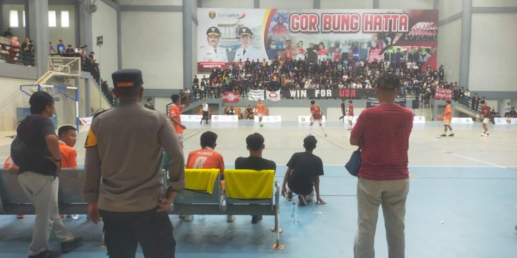 Polsek Geneng Amankan Turnamen Futsal Competition 2025 Antar Pelajar Tingkat SMA/SMK Ngawi