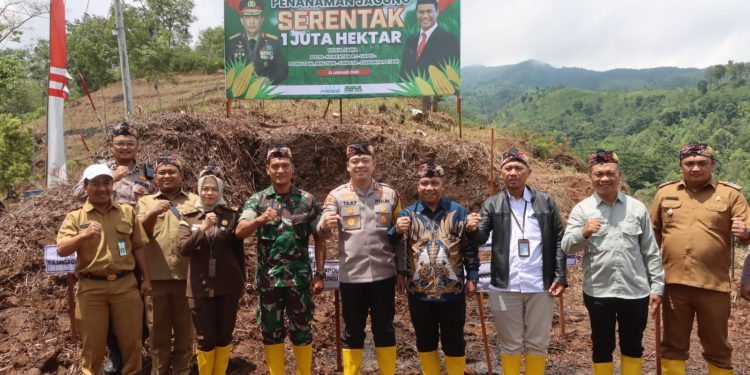 Bekerja Sama dengan PT Indoco, Polres Tulungagung Dukung Gerakan Tanam Jagung 1 Juta Hektar