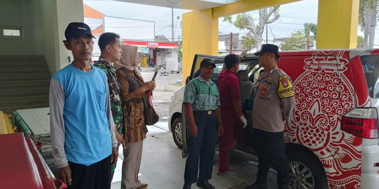 Polsek Warujayeng Bantu ODGJ Jalani Pengobatan di RSU Caruban