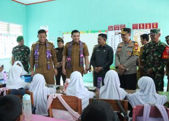 Pj. Gubernur Sulawesi Selatan di Dampingi Pj. Bupati Takalar Tinjau Langsung Pemberian Makan Bergizi Gratis di SD Pa’rappunganta