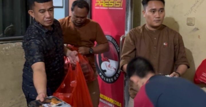 Satnarkoba Polres Gowa Gelar Jum’at Berkah, Berbagi dengan Tahanan Narkoba