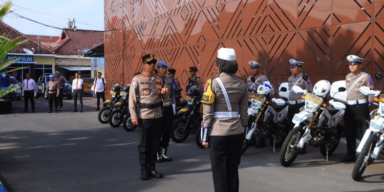 Tingkatkan Disiplin Berlalu Lintas, Kapolres Ngawi Pimpin Gelar Pasukan Ops Keselamatan Semeru 2025