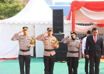 Kapolres bersama 42 Anggota Polres Ngawi mendapat Penghargaan dari Kapolda Jatim