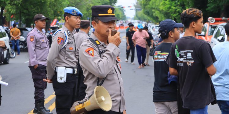 Polres Ngawi Terapkan Keamanan Ketat dalam Semifinal Liga 4 Kapal Api PSSI Jatim 2024/2025