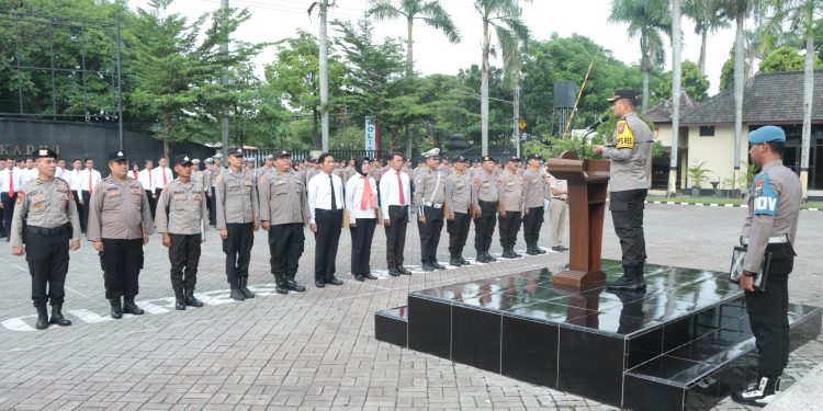 Polres Nganjuk Gelar Apel Besar, Kapolres Tekankan Pengamanan Humanis dan Kesiapsiagaan Jelang Puasa