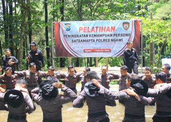 Sat Samapta Polres Ngawi Gelar Latkatpuan Bintara Remaja di Alam Bebas