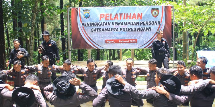 Sat Samapta Polres Ngawi Gelar Latkatpuan Bintara Remaja di Alam Bebas