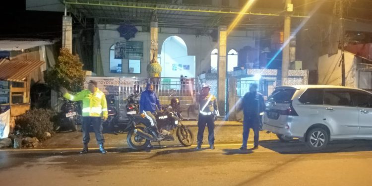 Pastikan Kenyamanan Beribadah, Polres Toraja Utara Gelar Patroli dan Pengamanan Sholat Tarawih