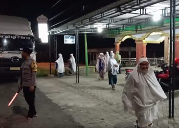 Polsek Padas Polres Ngawi Amankan Salat Subuh