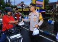 Polres Ngawi Berbagi Takjil di Ramadan Berkah