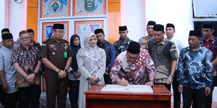 Resmikan Kantor Desa Kale Ko’mara, Bupati : Maksimalkan Pelayanan di Masyarakat