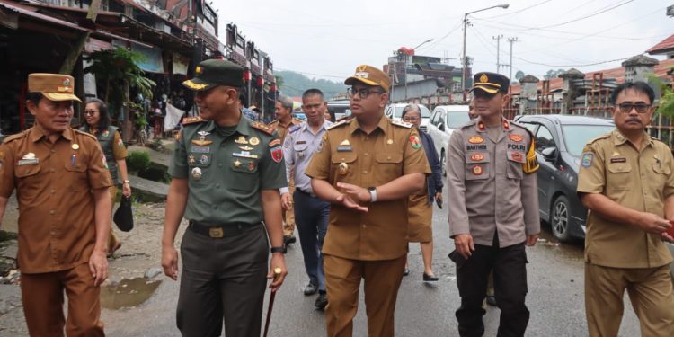 Jaga Stabilitas Harga Pangan, Wakapolres Toraja Utara Sidak Pasar Bersama Forkopimda