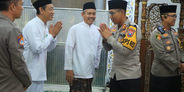 Silaturahmi di Masjid An Noor Beran, Kapolres Ngawi Ajak Toga Jaga Kondusifitas di Bulan Ramadhan
