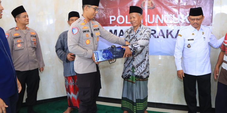 Kembalikan Speaker yang Dicuri, Kapolres Ngawi Silaturahmi ke Masjid Jami’ An Nur Mantingan