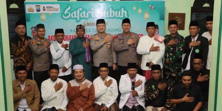 Kapolres Tulungagung Sahur Bersama dan Safari Subuh di Gondang