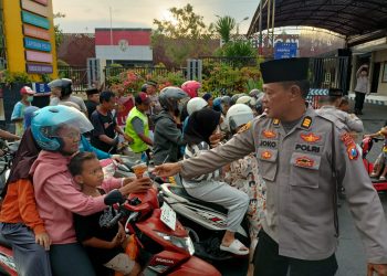Polres Ngawi Berbagi untuk Masyarakat