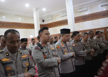 Polres Tulungagung Gelar Salat Gaib Untuk Almarhum Yang Gugur Dalam Melaksakan Tugas di Polda Lampung