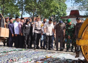 Polres Tulungagung Musnahkan 3.512 Botol Miras & 407 Knalpot Brong Usai Apel Gelar Pasukan Operasi Ketupat Semeru 2025