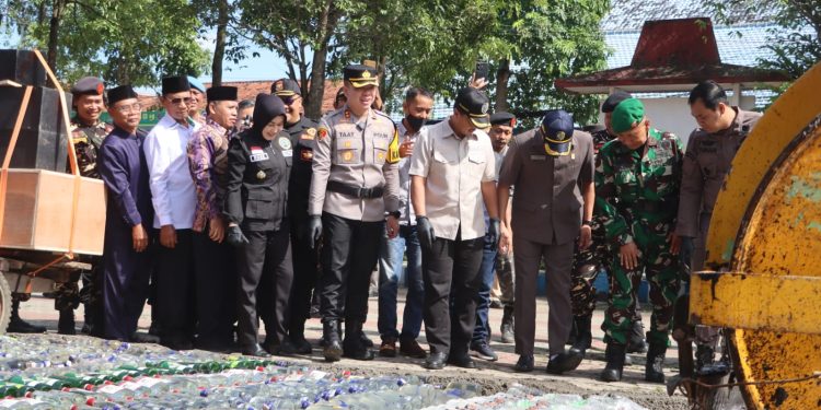 Polres Tulungagung Musnahkan 3.512 Botol Miras & 407 Knalpot Brong Usai Apel Gelar Pasukan Operasi Ketupat Semeru 2025