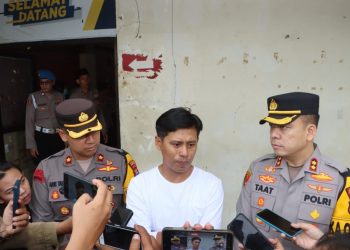 Kapolres Tulungagung Meninjau Pengamanan Pembagian 3.000 Paket Zakat Mal K-Cunk Motor di GOR Lembupeteng