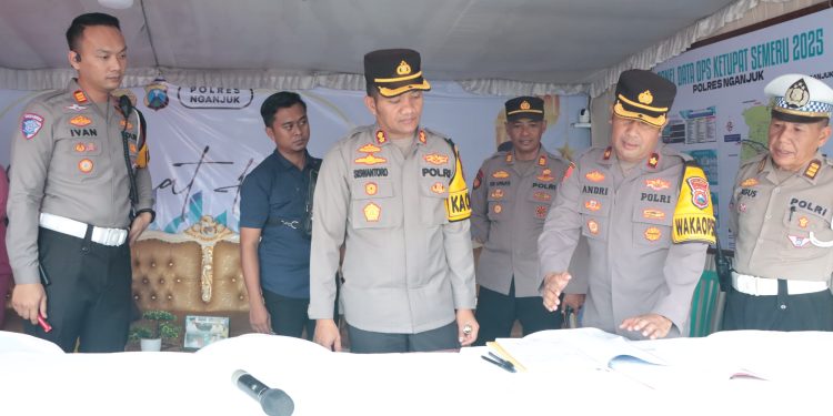 Pastikan Kesiapan Pengamanan, Kapolres Nganjuk dan Ketua Bhayangkari Kunjungi Pos Operasi Ketupat