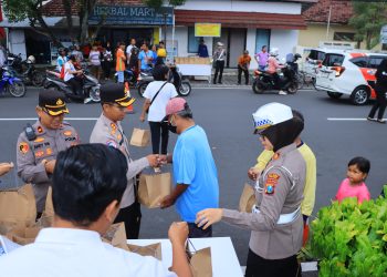 Agenda Rutin, Polres Ngawi Berbagi Takjil