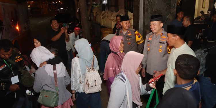 Kapolres dan Wakil Bupati Tulungagung Menyambut Kedatangan Peserta “Mudik Seru Bareng NU
