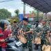TNI Polri Berbagi Takjil di depan Polres Ngawi