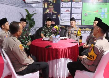 Perkuat Sinergisitas, Polres & Kodim 0807/Tulungagung Sahur Bersama di Posyan GOR Lembupeteng