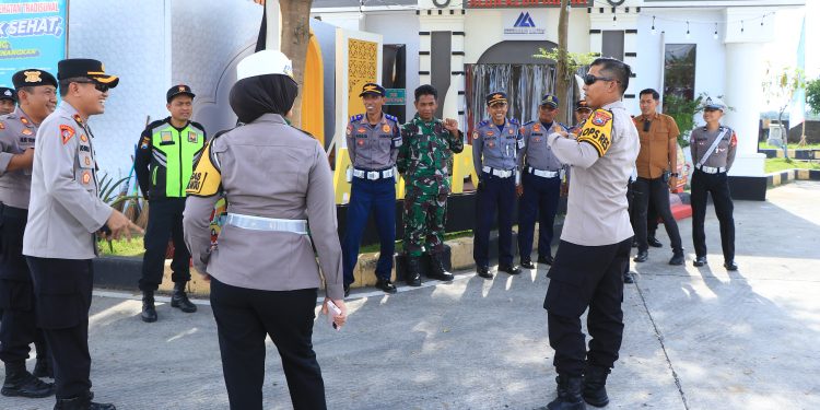 Kapolres Cek Langsung Arus Lalin di Tol Ngawi
