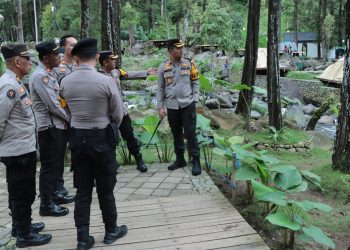 Libur Lebaran, Kapolres Pantau Wisata Jolotundo Pastikan Keamanan Pengunjung
