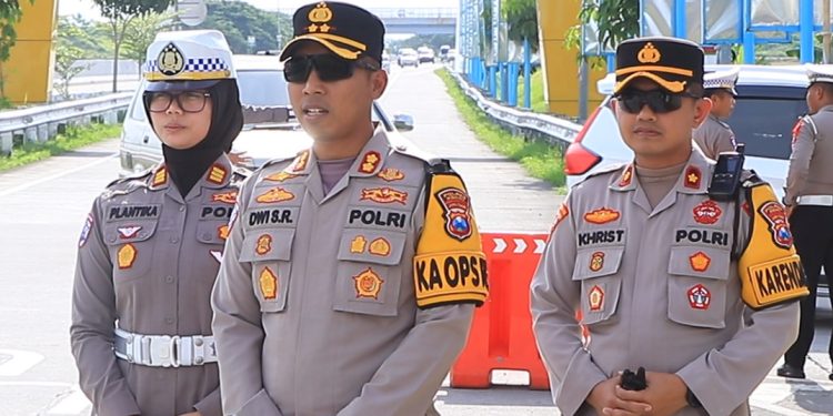 Kapolres Cek Arus Lalin Keluar Masuk Gerbang Tol Ngawi