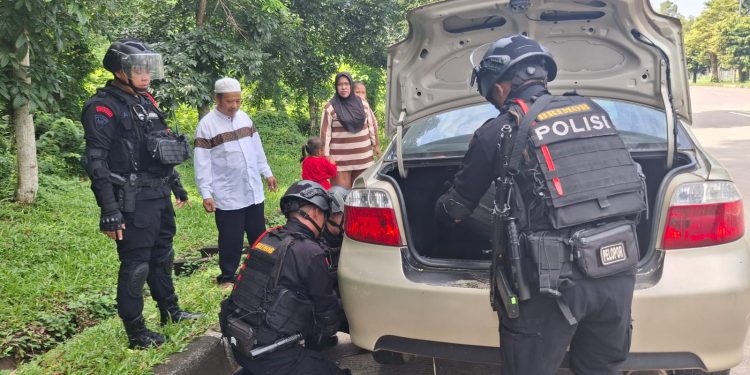 Patroli Mandiri Sat Brimob Polda Jabar Bantu Pemudik di Jalur Purwakarta –  Karawang Saat Operasi Ketupat Lodaya 2025