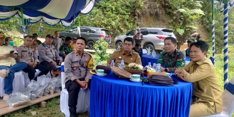Dukung Ketahanan Pangan, Wakapolres Toraja Utara Hadiri Panen Raya Padi Serentak Bersama Forkopimda