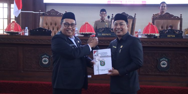 Bupati Takalar Daeng Manye Serahkan Dokumen Laporan Keterangan Pertanggungjawaban Bupati Takalar Tahun 2024