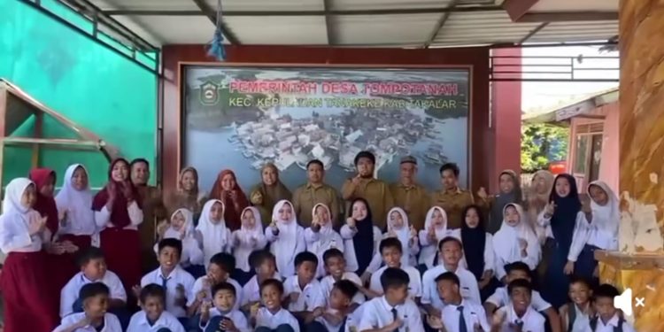 Bentuk Kepedulian terhadap Masyarakat Kec. Kepulauan Tanakeke, Bupati Takalar Daeng Manye’ Serius dalam Perkembangan Internet dan Listrik