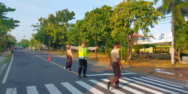 Polsek Karangjati Laksanakan Gatur Lantas Wujud Pelayanan Prima Kepada Masyarakat Ngawi