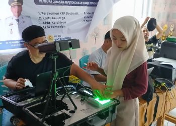 Internet di Kecamatan Kepulauan Tanakeke Dapat Diakses, Dukcapil Takalar Lakukan Layanan Perekaman KTP El
