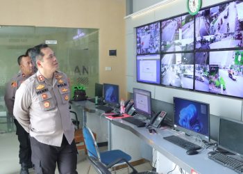 Pengecekan Pelayanan dan Command Center Polres Nganjuk, Kapolres Optimalkan Teknologi Jaga Kamtibmas Selama Libur Panjang