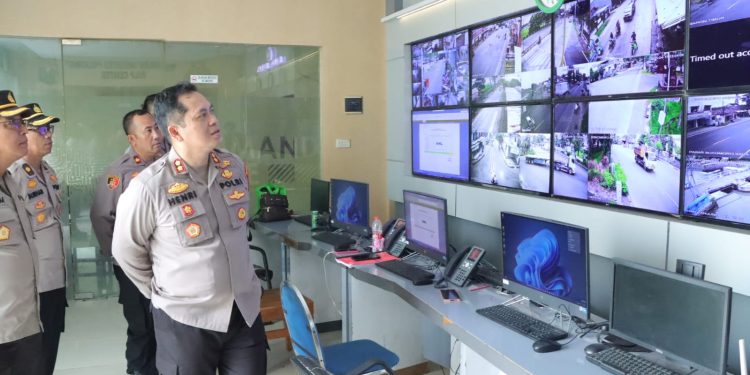 Pengecekan Pelayanan dan Command Center Polres Nganjuk, Kapolres Optimalkan Teknologi Jaga Kamtibmas Selama Libur Panjang