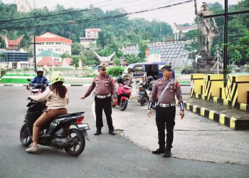Strong Point Sat Lantas Polres Tator, Berikan Pelayanan Masyarakat Di Pagi Hari