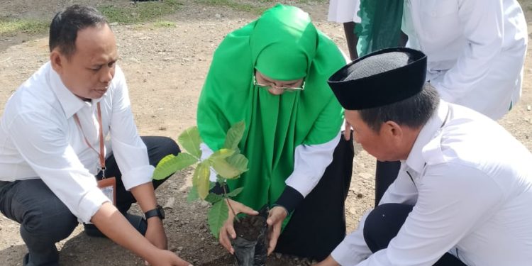 Sukseskan Program Penanaman Sejuta  Pohon, MAN Jeneponto Ikut Berpartisipasi
