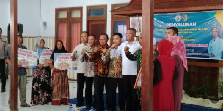 Bupati Tulungagung Hadiri Penyaluran BLT DD Tahap Dua di Desa Mulyosari berjalan lancar dan kondusif