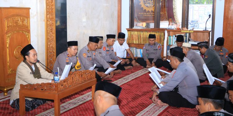 Polres Ngawi Laksanakan Binrohtal Untuk Penguatan Iman dan Taqwa