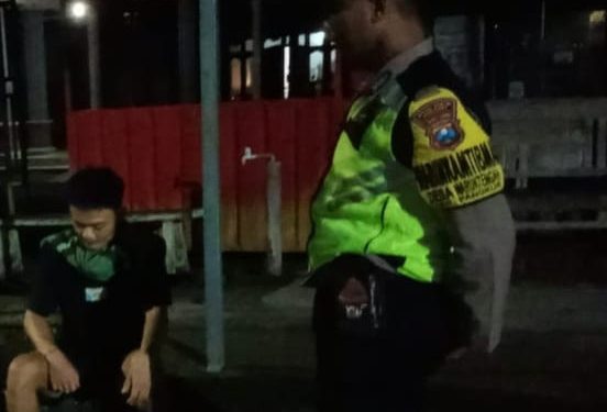 Patroli Polsek Pangkur, Amankan Pemuda Ngawi Konsumsi Miras