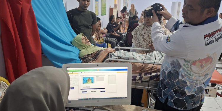 DUKCAPIL JENEPONTO KEMBALI TOREHKAN APRESIASI WARGA, PRIORITASKAN PELAYANAN BAGI LANSIA JELANG IDUL ADHA 1446 H