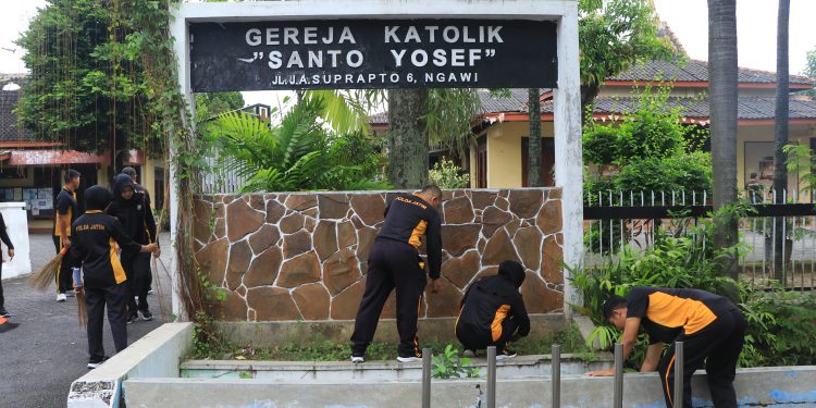 Sambut Hari Bhayangkara ke -79, Polres Ngawi Gelar Bakti Religi di Tempat Ibadah
