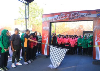 Peringati Hari Bhayangkara ke-79 dan HKGB ke-73, Polres Ngawi Gelar Olahraga Bersama TNI